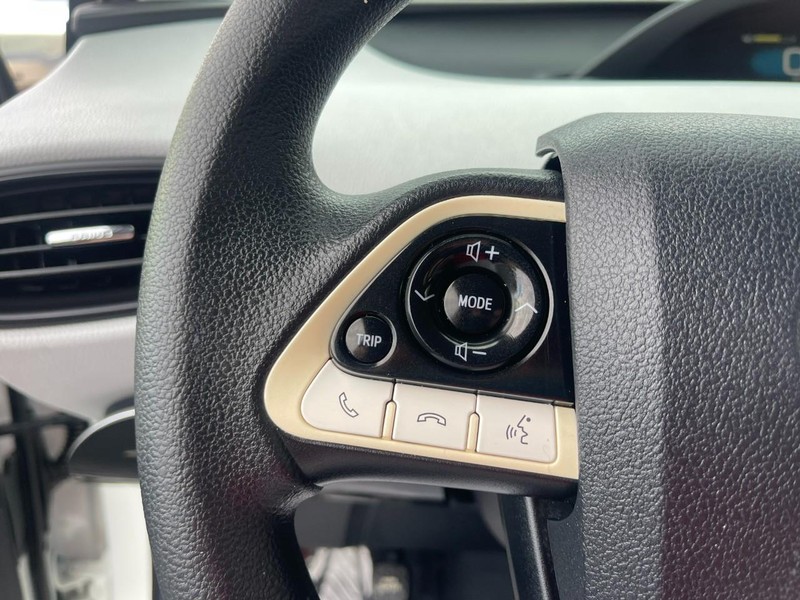 Toyota Prius Vehicle Image 18