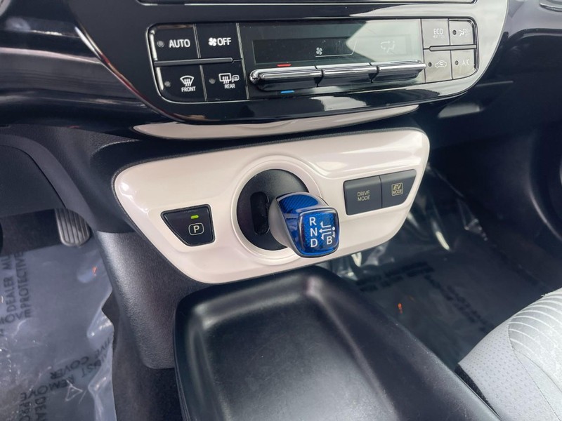 Toyota Prius Vehicle Image 20