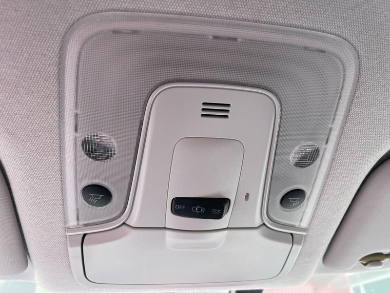 Toyota Prius Vehicle Image 25