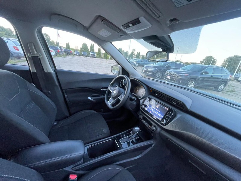Nissan Kicks Vehicle Image 04