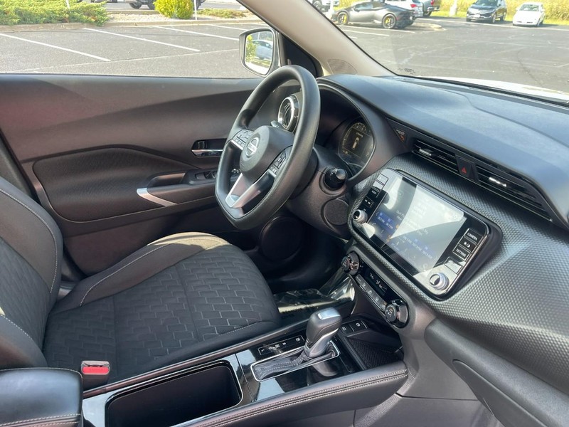 Nissan Kicks Vehicle Image 09