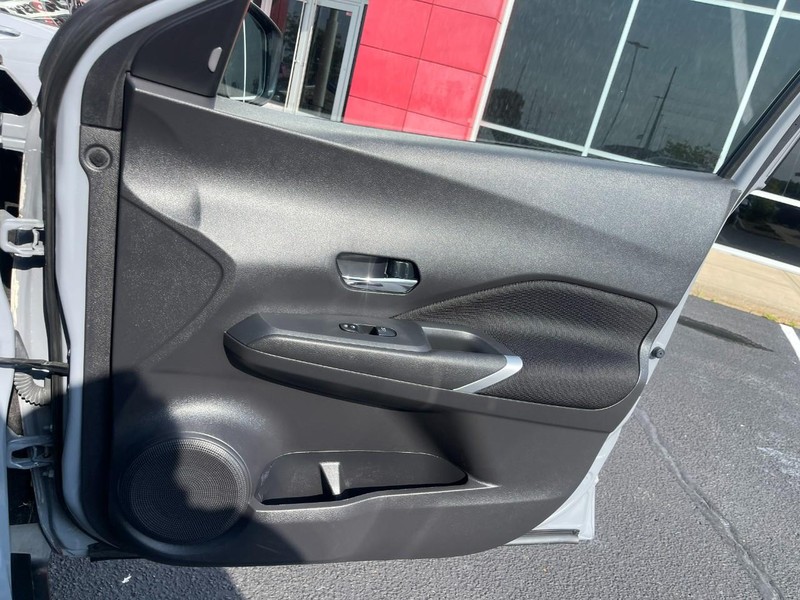 Nissan Kicks Vehicle Image 11