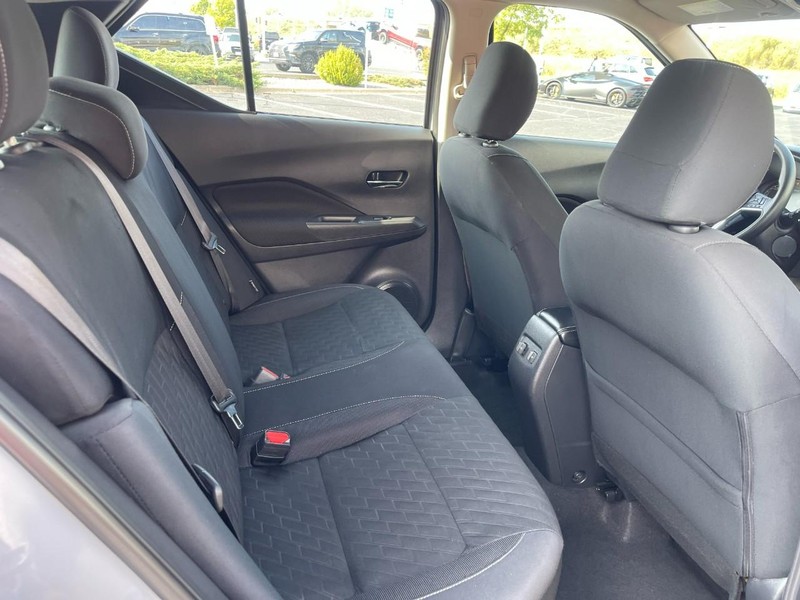 Nissan Kicks Vehicle Image 12