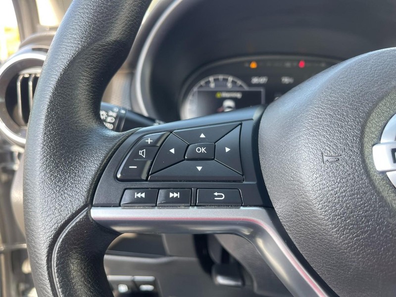 Nissan Kicks Vehicle Image 18