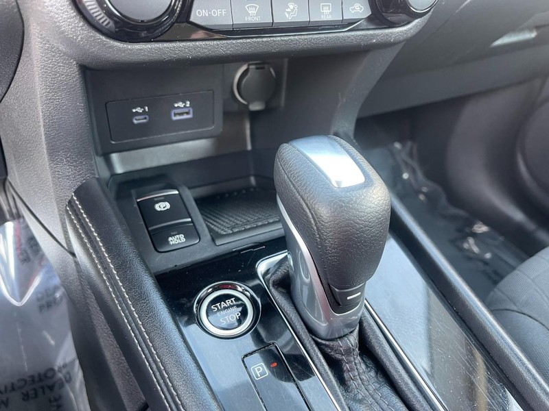Nissan Kicks Vehicle Image 23