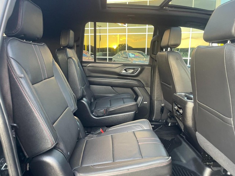 Chevrolet Suburban Vehicle Image 14