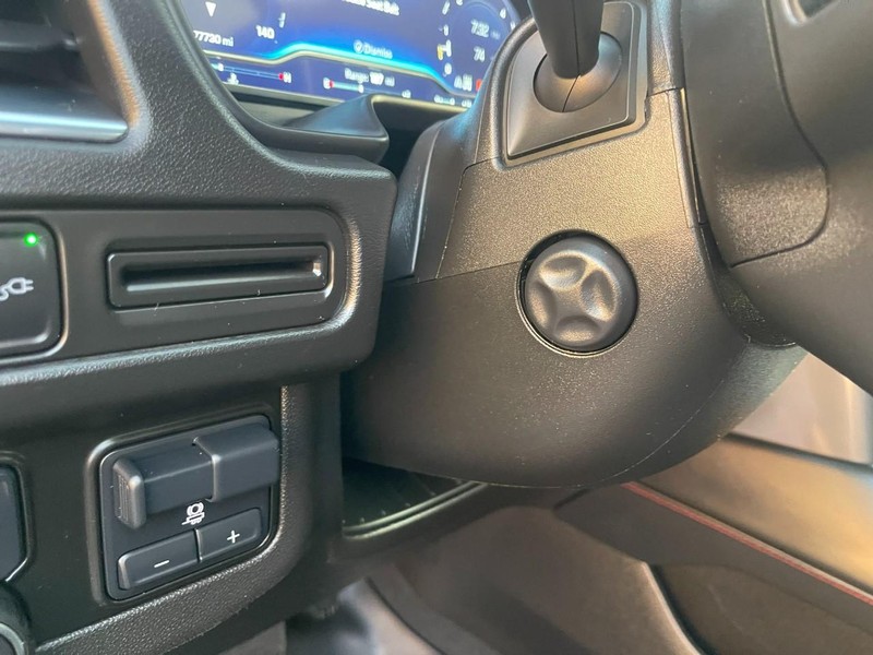 Chevrolet Suburban Vehicle Image 28