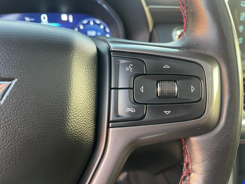 Chevrolet Suburban Vehicle Image 31