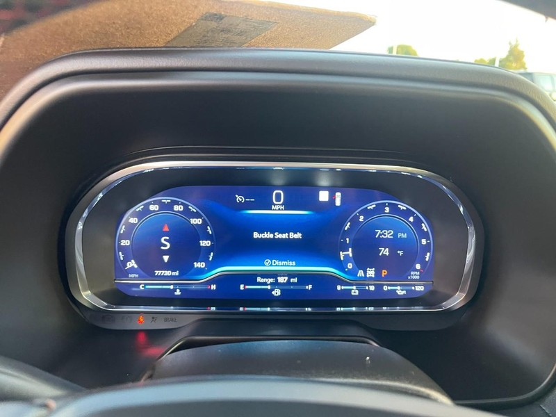 Chevrolet Suburban Vehicle Image 39