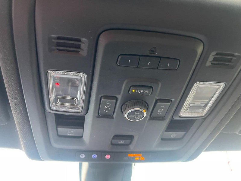 Chevrolet Suburban Vehicle Image 40