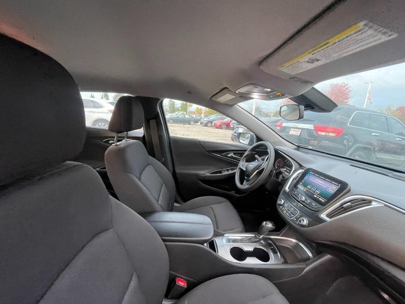 Chevrolet Malibu Vehicle Image 03