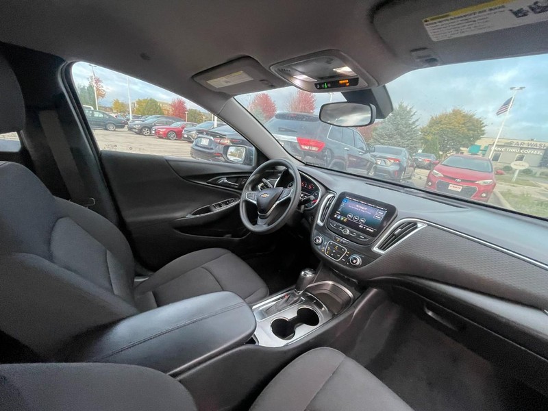 Chevrolet Malibu Vehicle Image 04