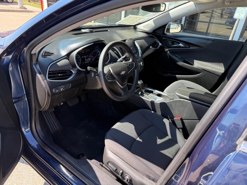 Chevrolet Malibu Vehicle Image 08