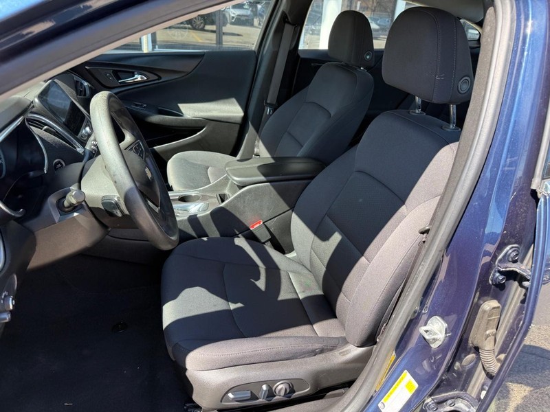 Chevrolet Malibu Vehicle Image 09