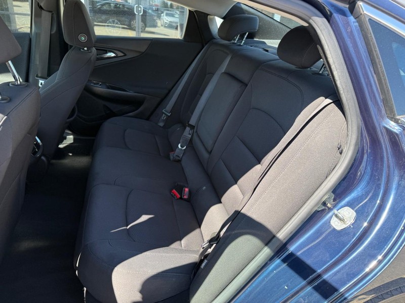 Chevrolet Malibu Vehicle Image 13