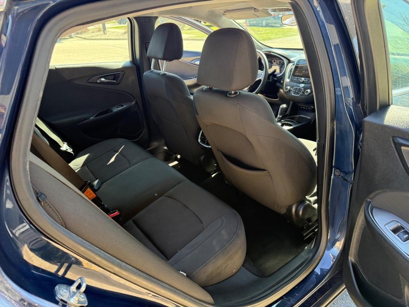 Chevrolet Malibu Vehicle Image 15