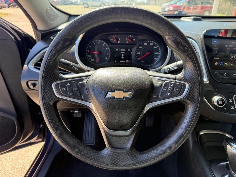 Chevrolet Malibu Vehicle Image 17