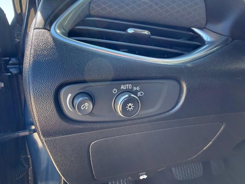 Chevrolet Malibu Vehicle Image 18