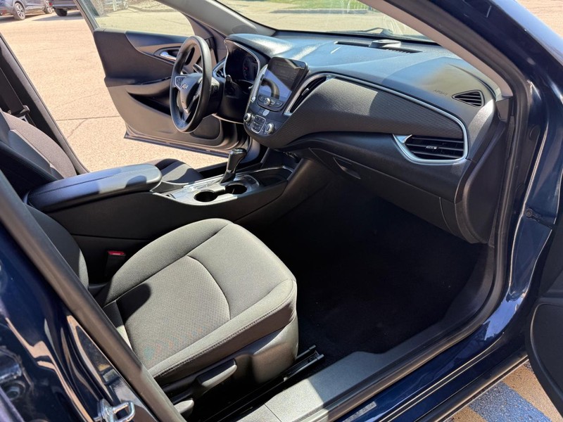 Chevrolet Malibu Vehicle Image 19