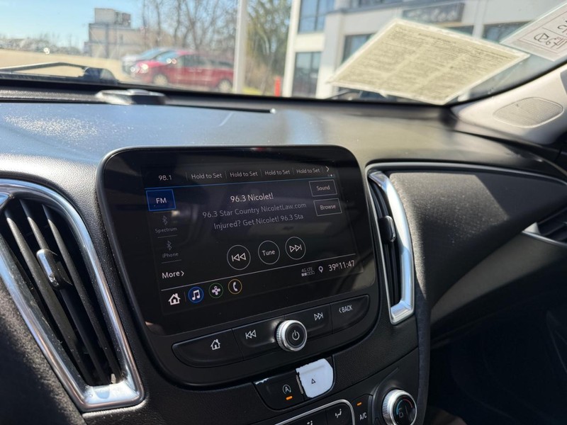 Chevrolet Malibu Vehicle Image 24