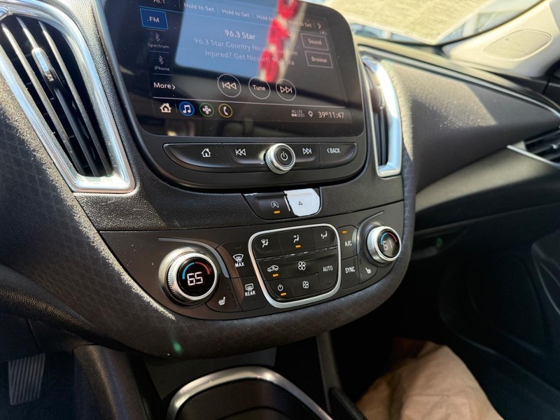 Chevrolet Malibu Vehicle Image 28