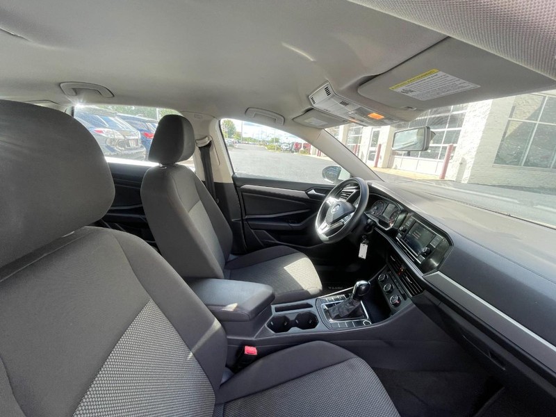Volkswagen Jetta Vehicle Image 03