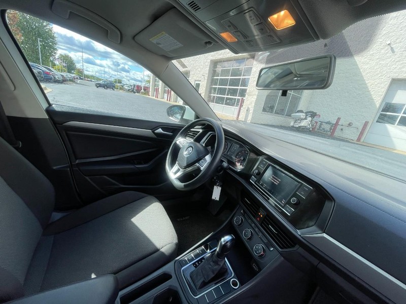 Volkswagen Jetta Vehicle Image 05