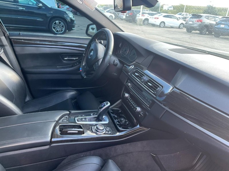 BMW 5 Series Vehicle Image 02