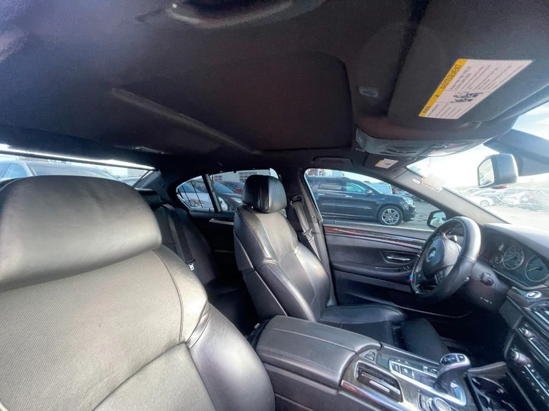 BMW 5 Series Vehicle Image 03