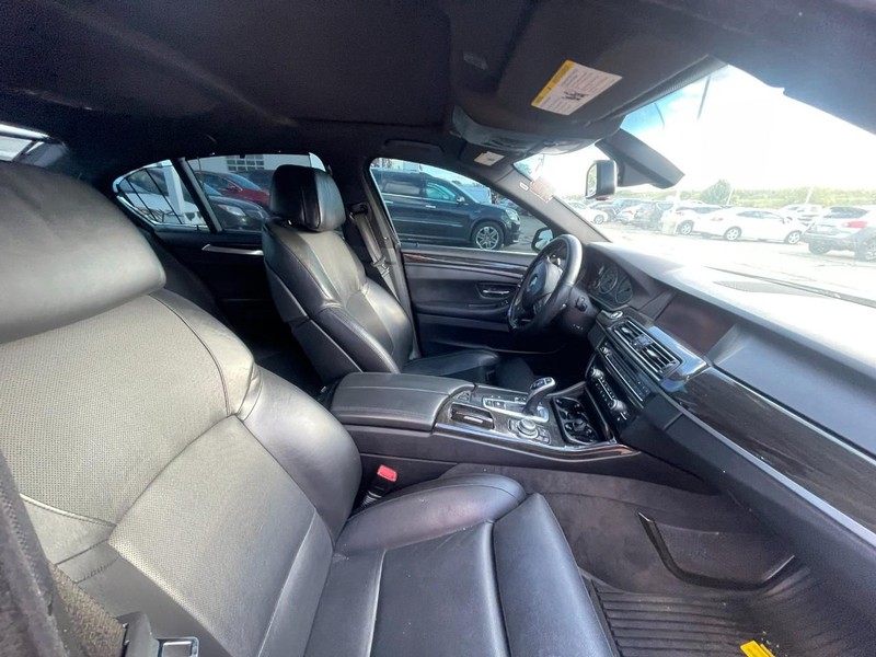 BMW 5 Series Vehicle Image 04
