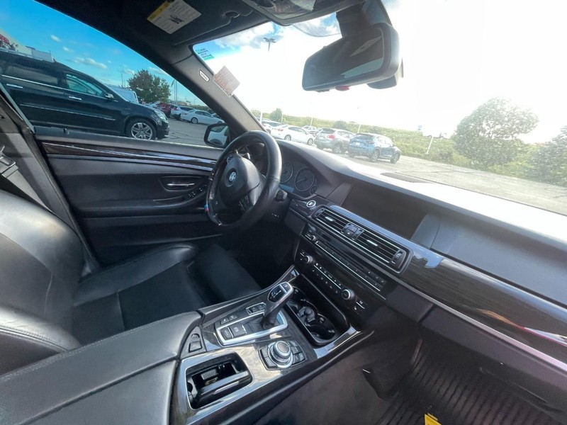 BMW 5 Series Vehicle Image 05