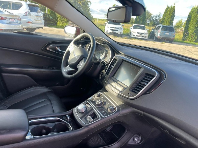 2015 Chrysler 200 C photo 2