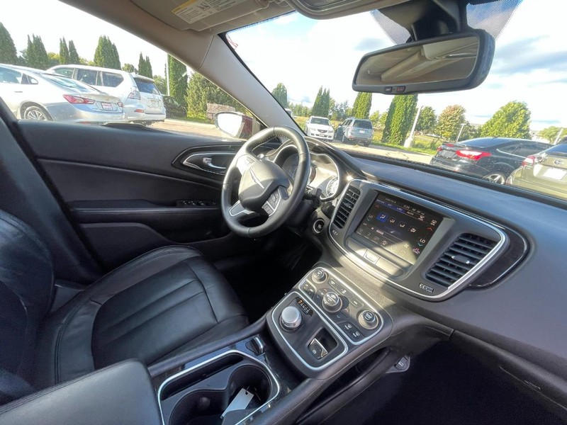 2015 Chrysler 200 C photo 5