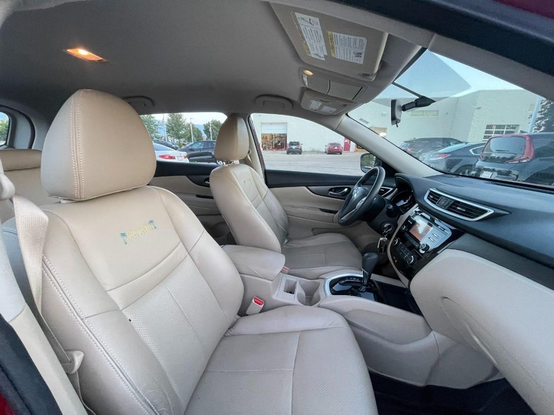 Nissan Rogue Vehicle Image 03