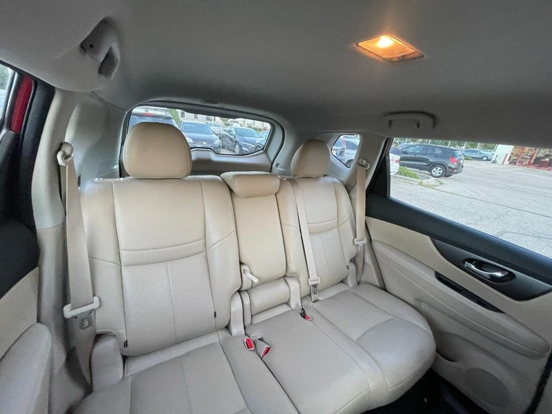 Nissan Rogue Vehicle Image 04