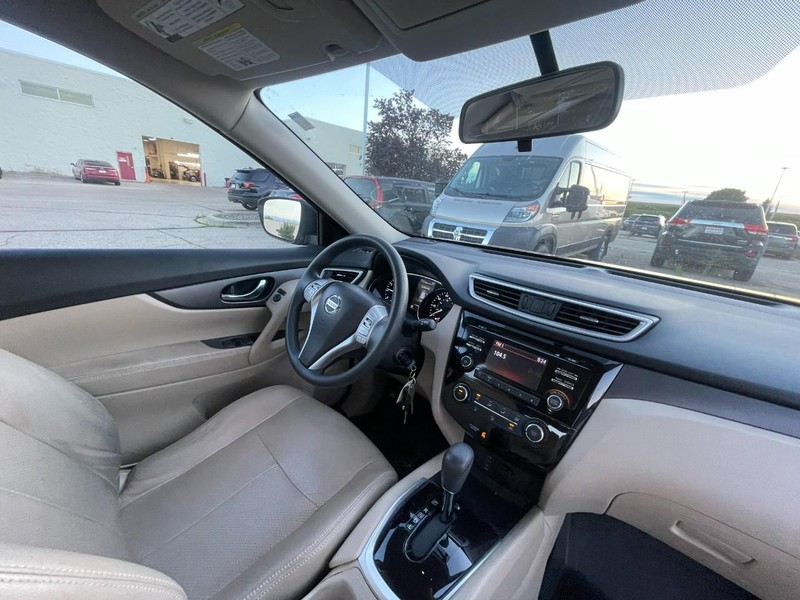 Nissan Rogue Vehicle Image 05