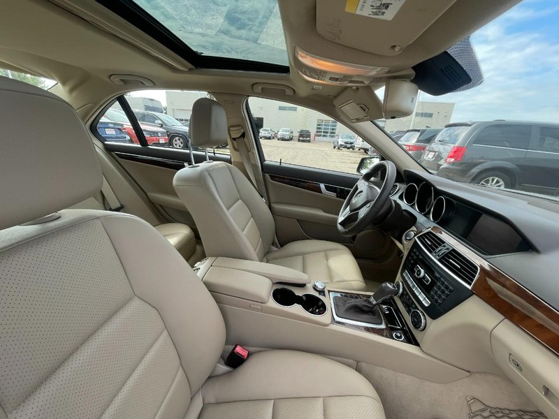 Mercedes-Benz C-Class Vehicle Image 04