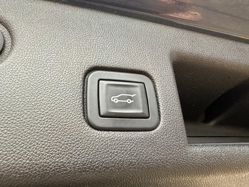 Chevrolet Equinox Vehicle Image 14