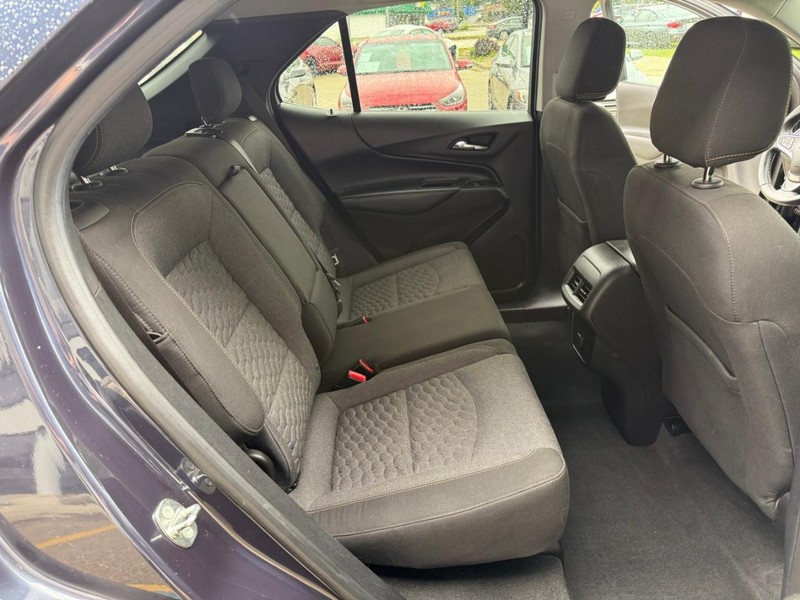 Chevrolet Equinox Vehicle Image 15