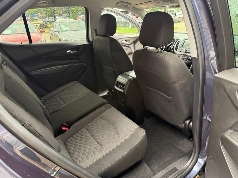 Chevrolet Equinox Vehicle Image 16
