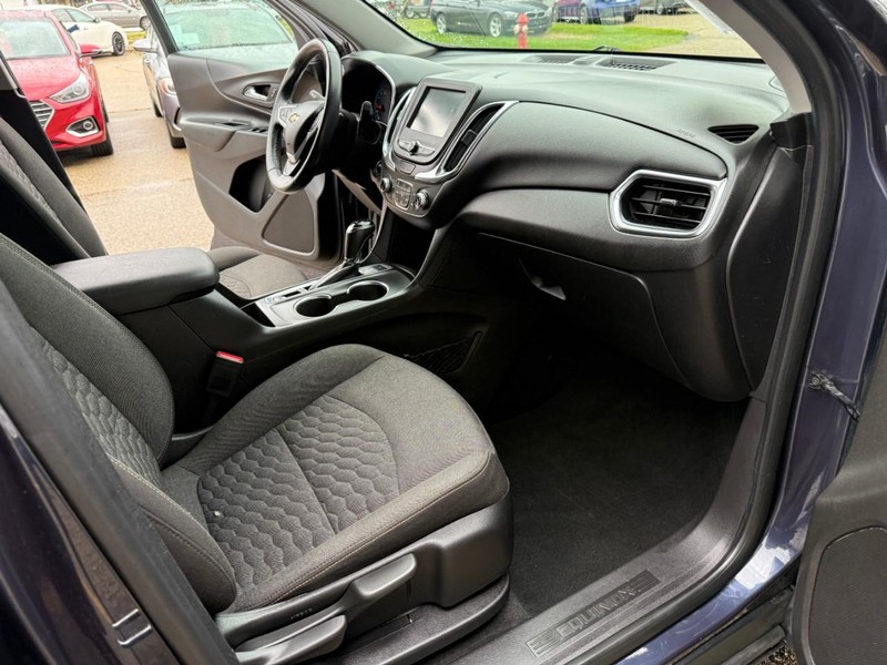 Chevrolet Equinox Vehicle Image 18