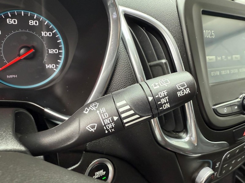Chevrolet Equinox Vehicle Image 24