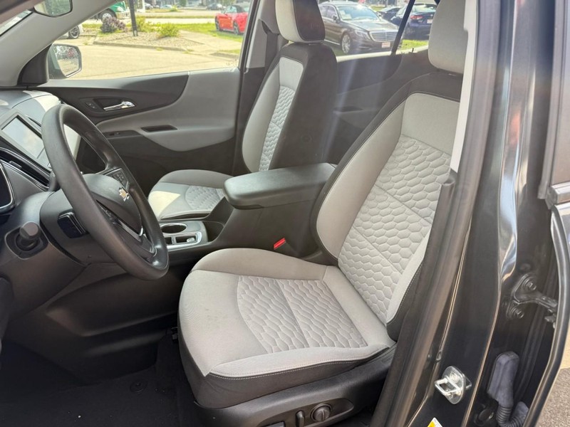 Chevrolet Equinox Vehicle Image 09