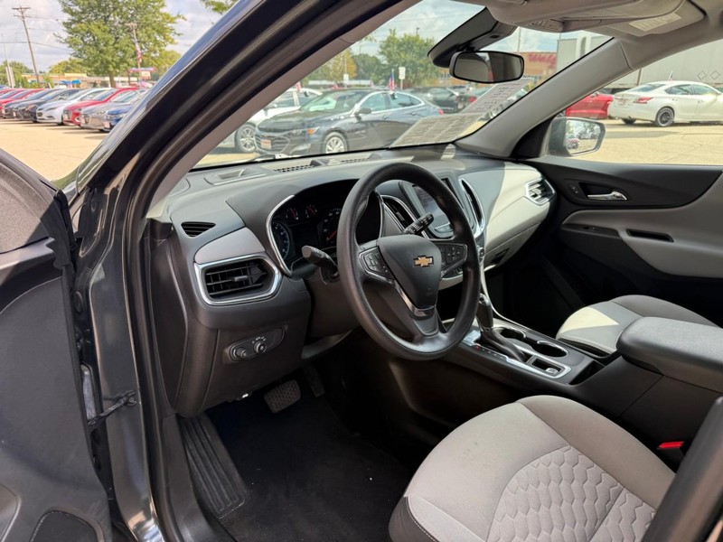 Chevrolet Equinox Vehicle Image 10