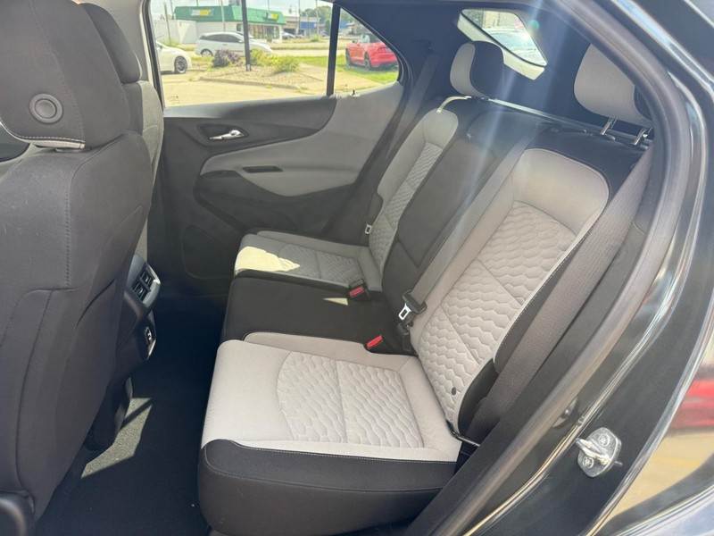Chevrolet Equinox Vehicle Image 11