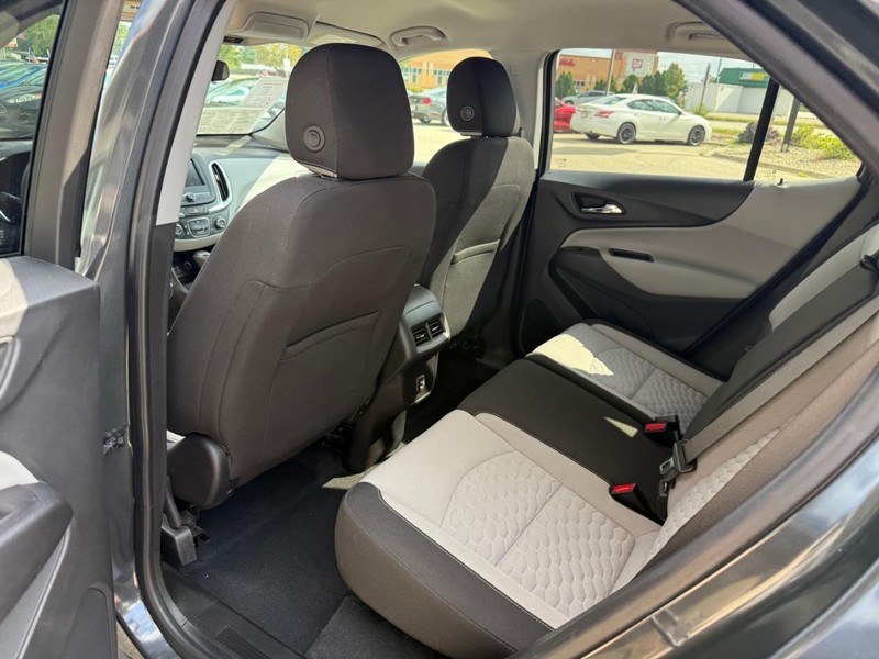 Chevrolet Equinox Vehicle Image 12