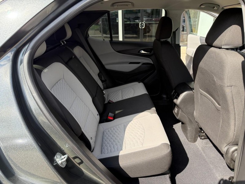 Chevrolet Equinox Vehicle Image 14