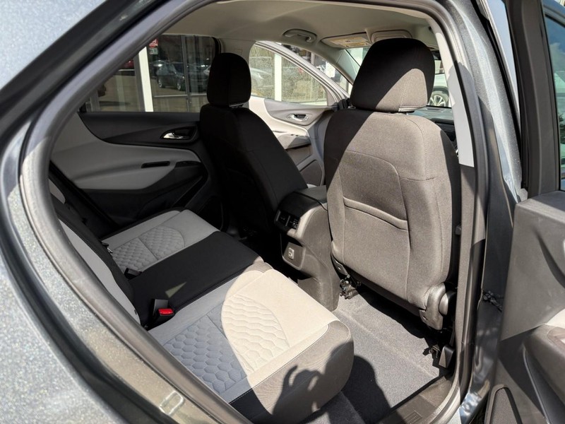 Chevrolet Equinox Vehicle Image 15