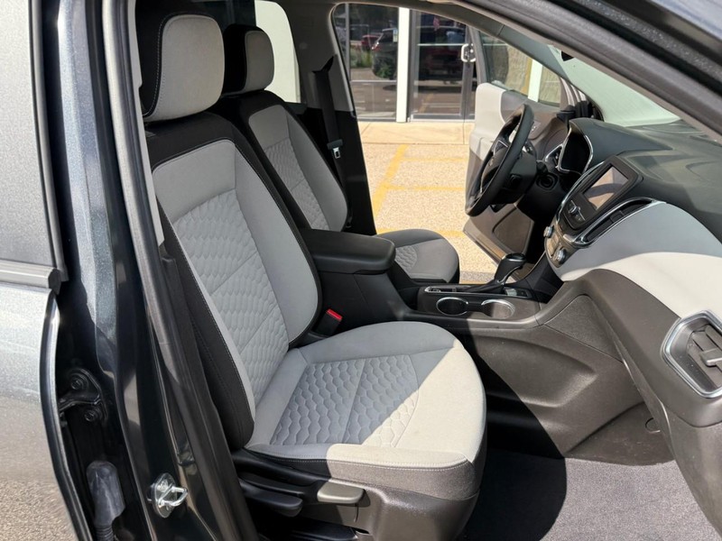 Chevrolet Equinox Vehicle Image 16