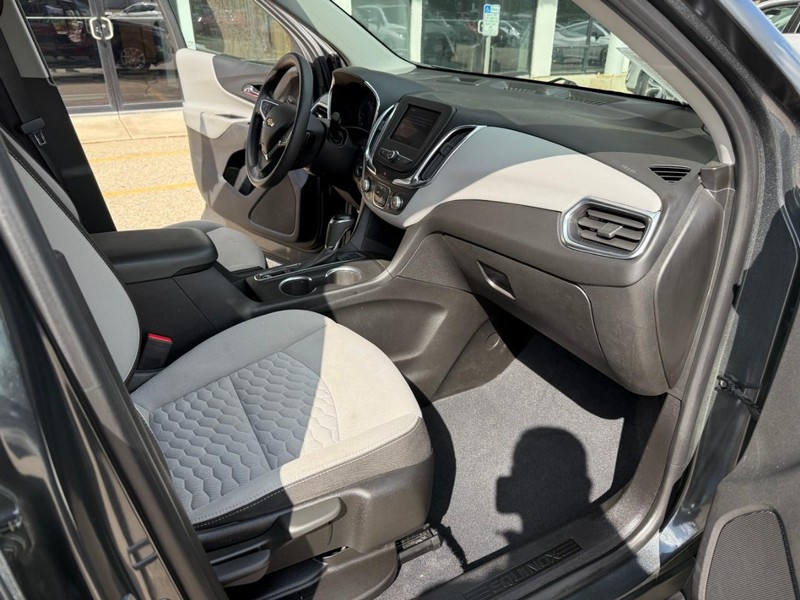 Chevrolet Equinox Vehicle Image 17